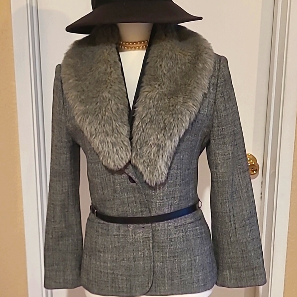 MANG gray tweed suit with  faux fur collar trim. Suit size 10. Pants 8p